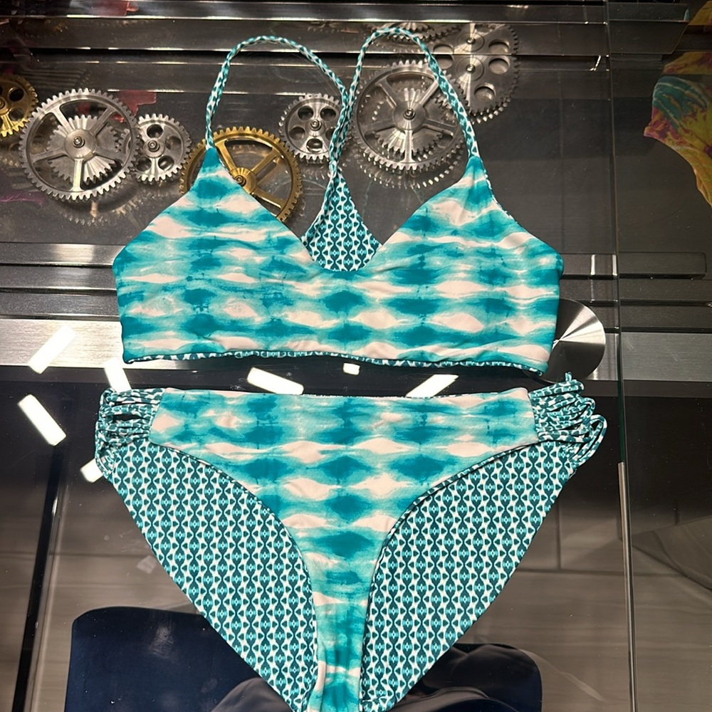 🏝️Woman’s Reversible Bikini🏝️ - Picture 2 of 3